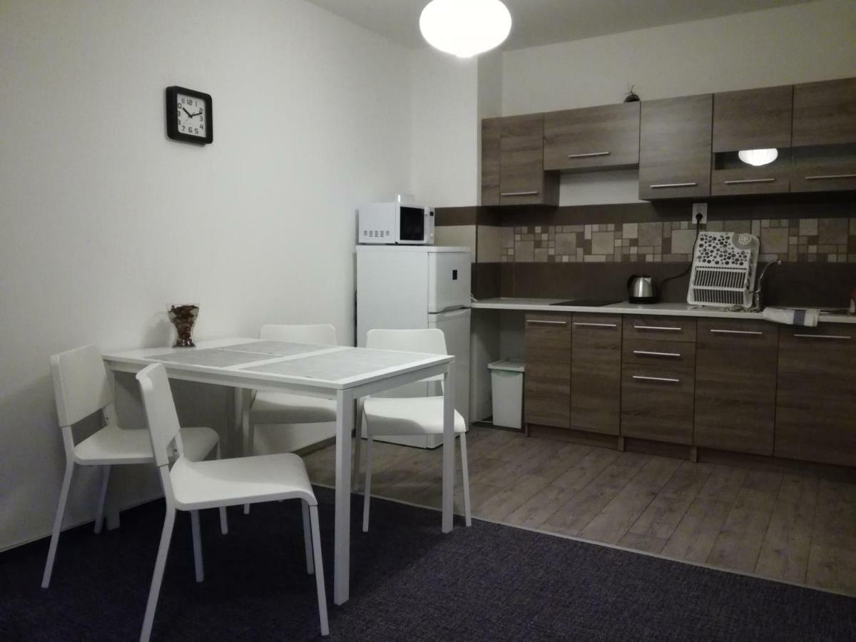 Apartman Prefa Benesov nad Ploucnici Luaran gambar